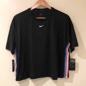 Nike Pro Dri-Fit fitness cropped top